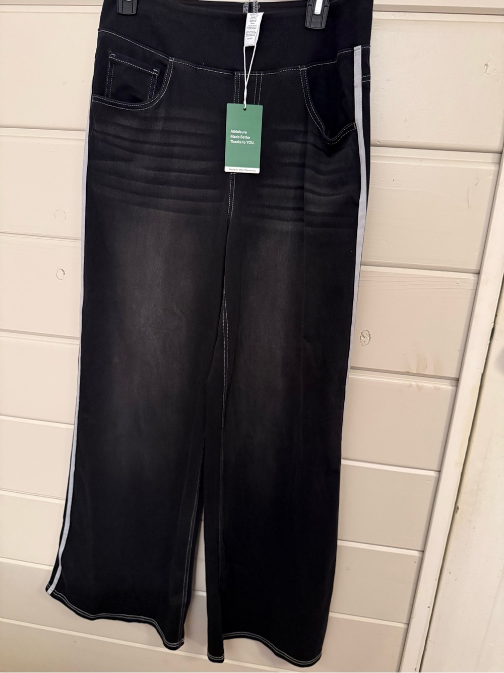 HALARA Black Wide-Leg Jeans with White Side Stripe